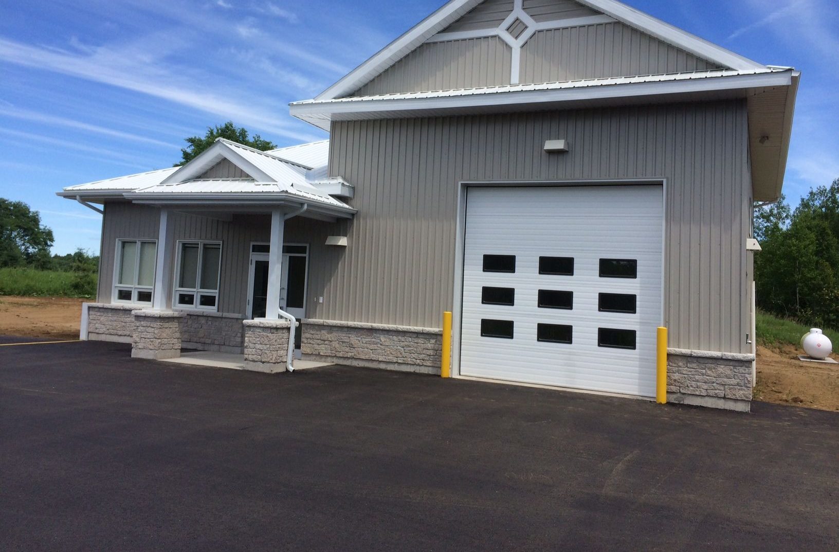 ROBERTSVILLE AMBULANCE (LEED Silver)